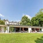 D'hotes Vichy : Chateau De Bed & Breakfast Charmeil