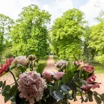 D'hotes Vichy : Chateau De Bed & Breakfast Charmeil