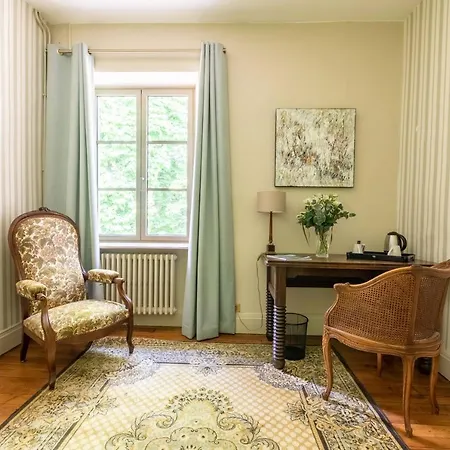 Bed and breakfast Chateau De Charmeil- Vichy D'hotes Charmeil