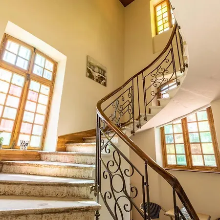 Oda ve Kahvaltı Chateau De Charmeil- Vichy D'hotes 4*