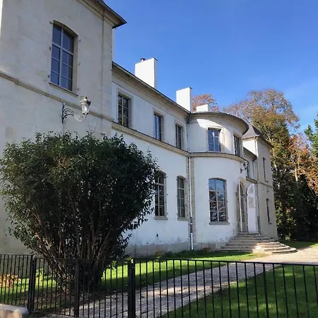 D'hotes Vichy : Chateau De Bed & Breakfast