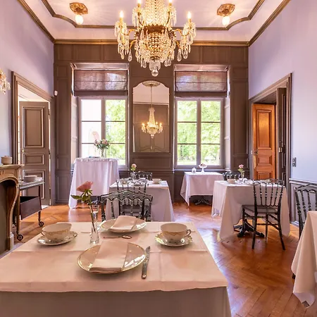 D'hotes Vichy : Chateau De Bed & Breakfast Charmeil