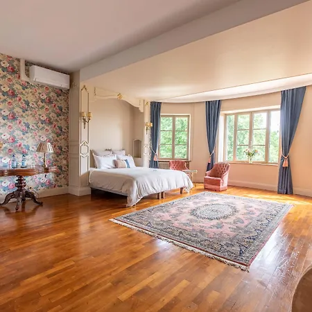 Bed and breakfast Chateau De Charmeil- Vichy D'hotes