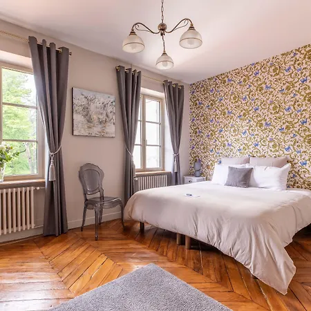 D'hotes Vichy : Chateau De 4* Charmeil