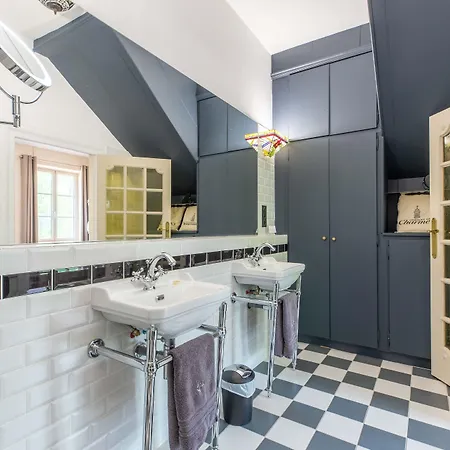 Chateau De Charmeil- Vichy D'hotes Charmeil