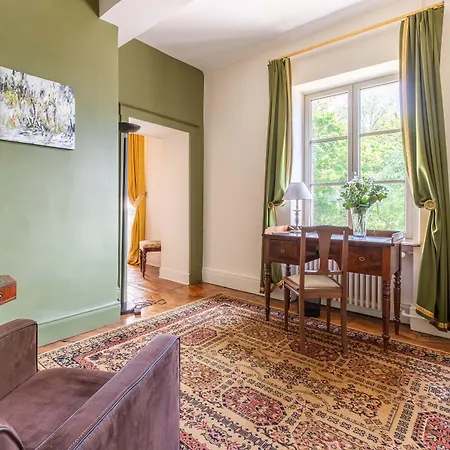 Chateau De Charmeil- Vichy D'hotes Bed and breakfast 4*