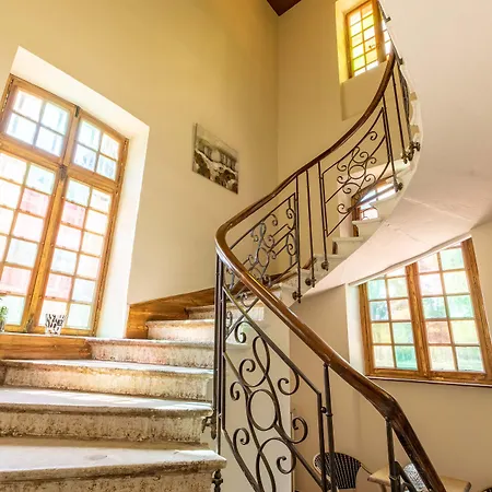 D'hotes Vichy : Chateau De 4* Charmeil