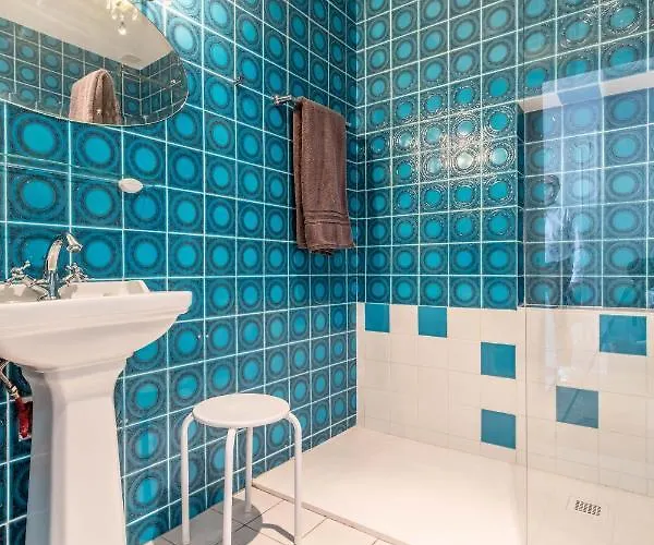 D'hotes Vichy : Chateau De Bed & Breakfast Charmeil