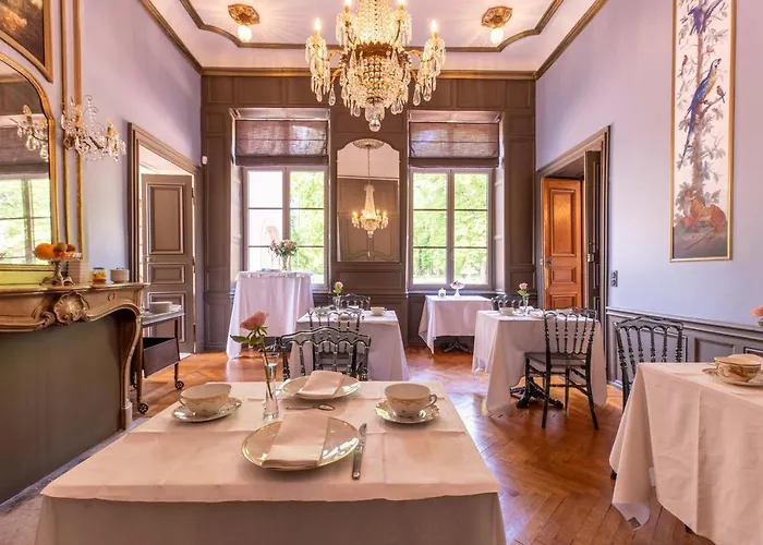 D'hotes Vichy : Chateau De Bed & Breakfast Charmeil